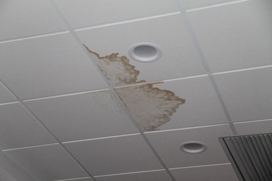 Протечка потолка в ванной