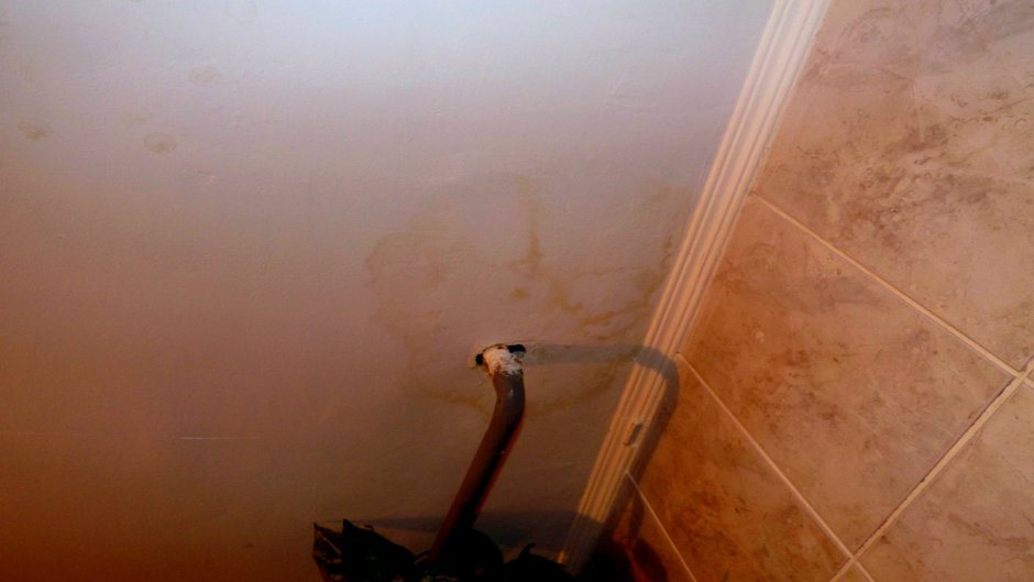 Глянцевая краска для потолка