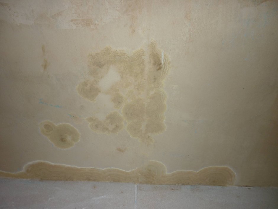 Пятна на натяжном потолке