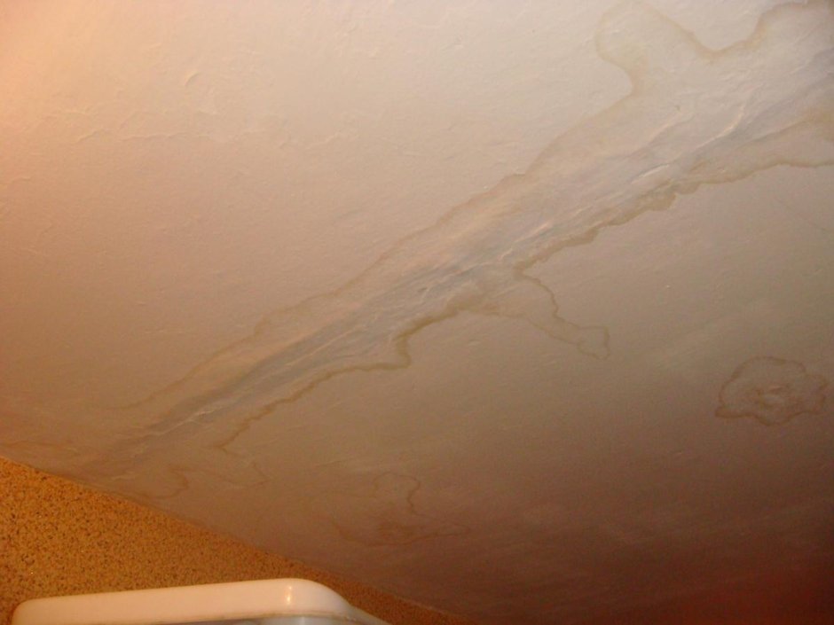 Пятна на натяжном потолке