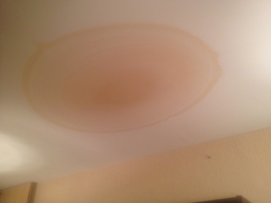 Натяжной потолок протечка