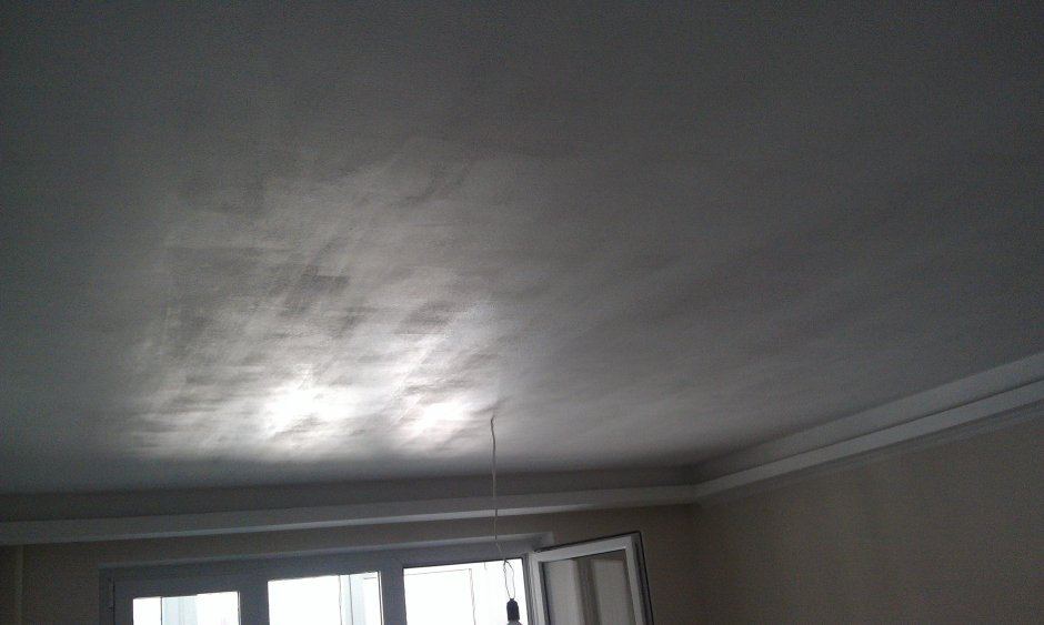 Разводы на натяжном потолке