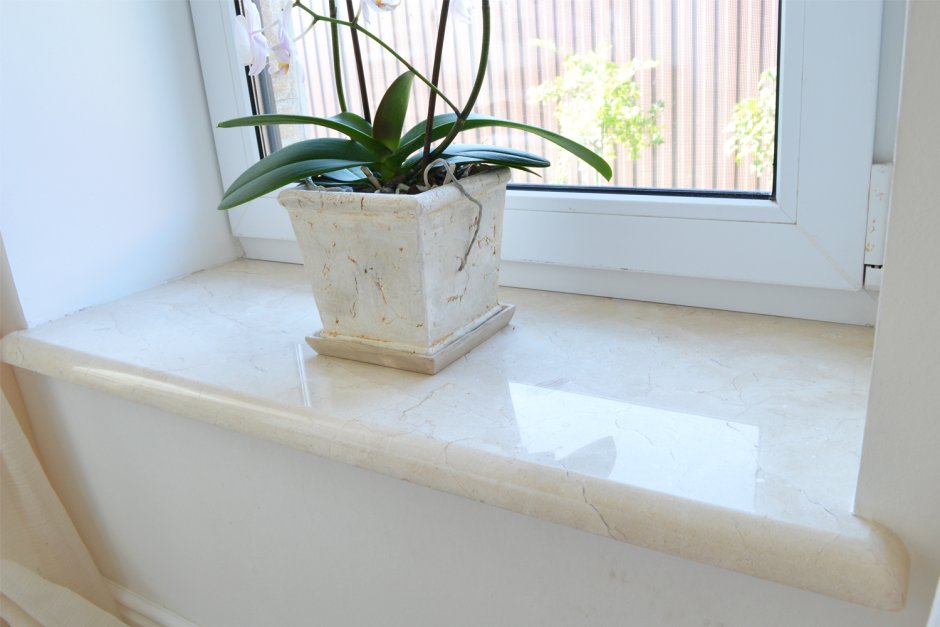 Каменный подоконник