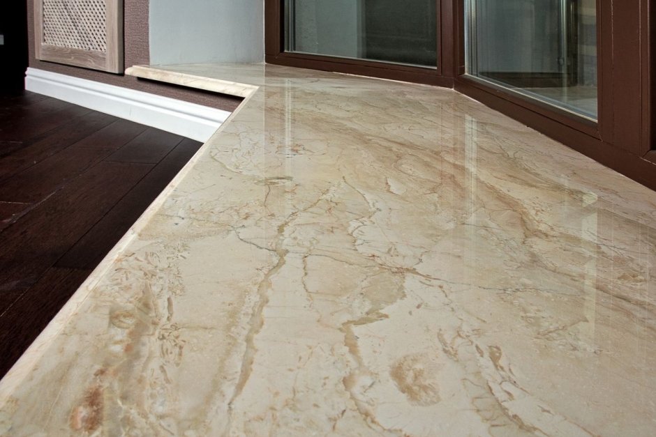 Мраморный подоконник