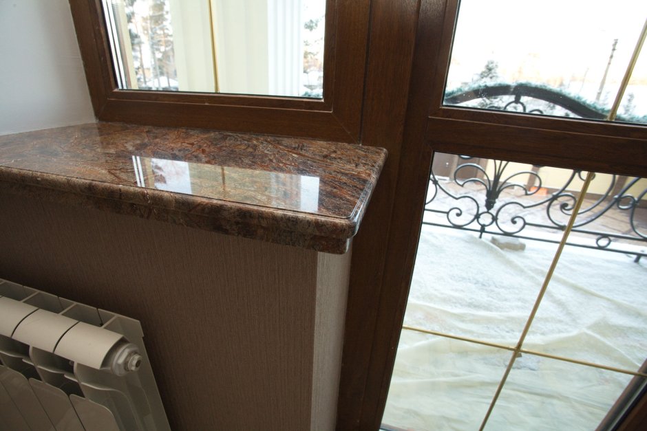 Стеклянный подоконник