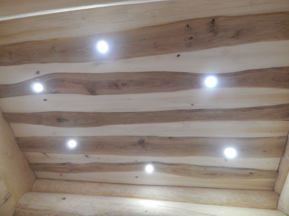 Необрезная доска на потолок