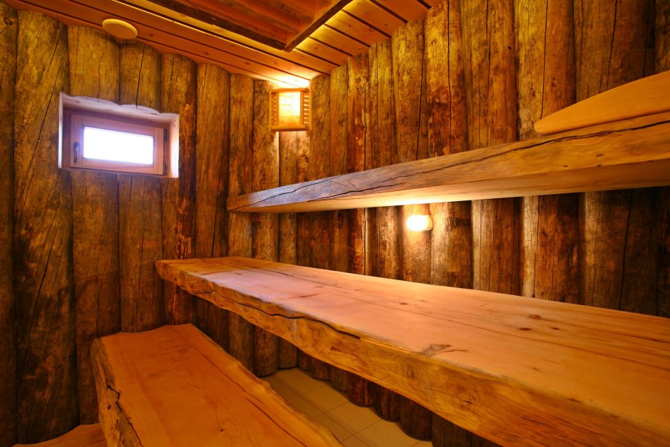 Отделка бани необрезной доской