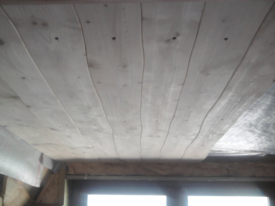 Необрезная доска на потолок