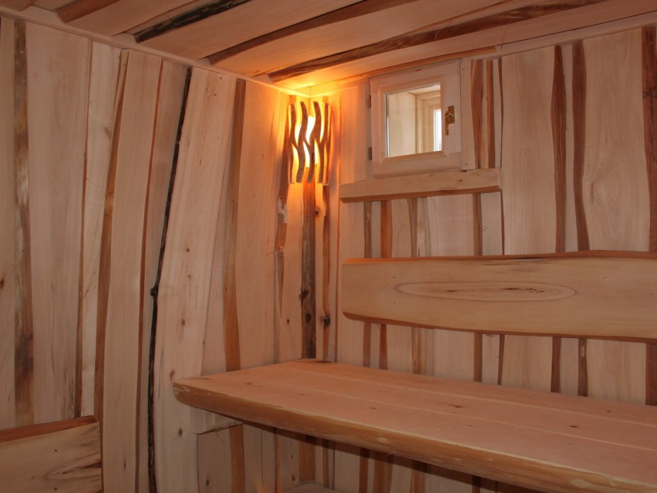 Отделка бани необрезной доской