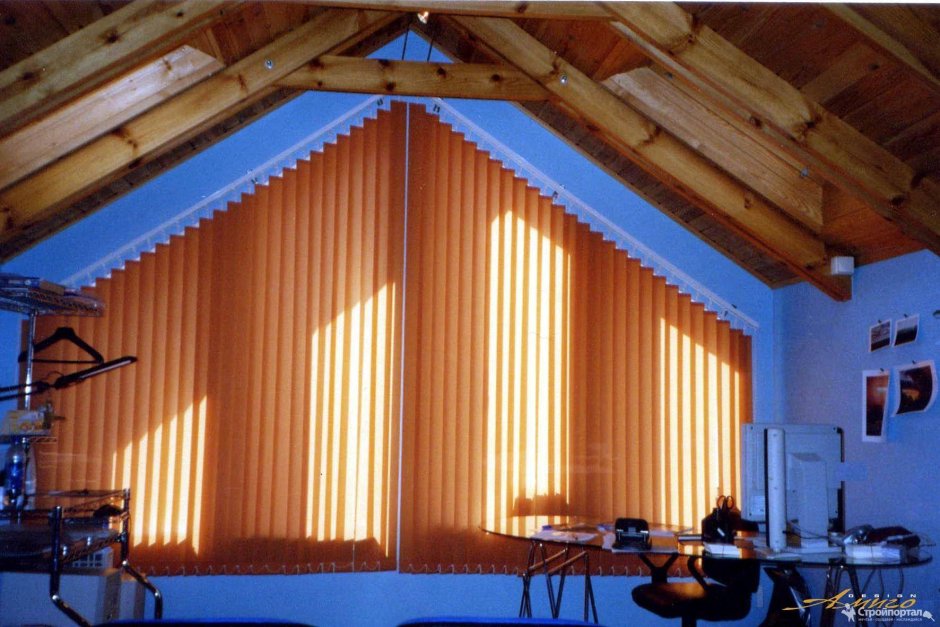 Вертикальные жалюзи на треугольные окна