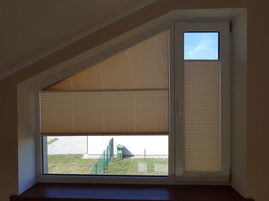 Рулонные шторы на треугольные окна