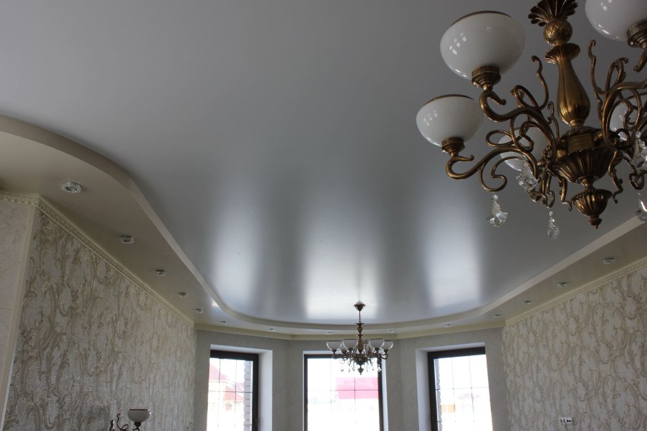 Двухуровневые сатиновые натяжные потолки