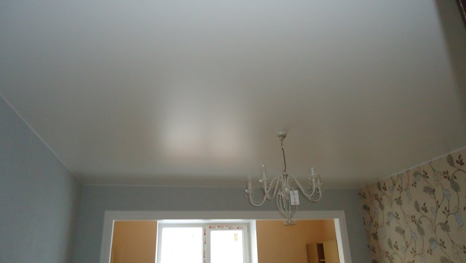 Матовый натяжной потолок плюсы