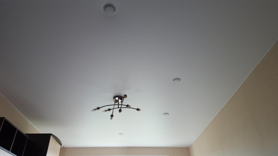 Матовый натяжной потолок м110