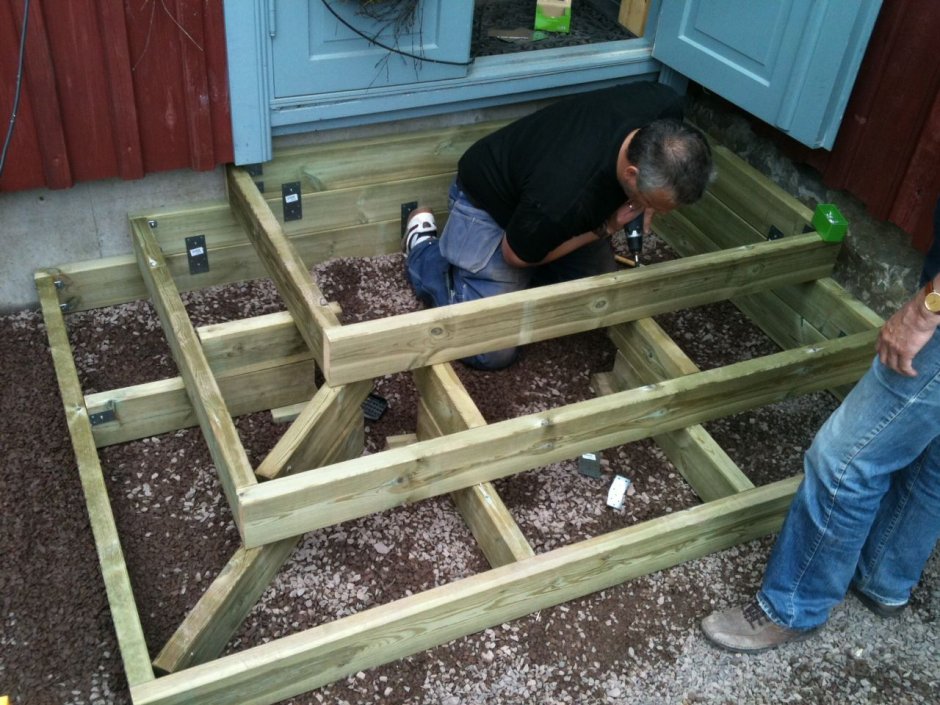 Бассейн из поддонов