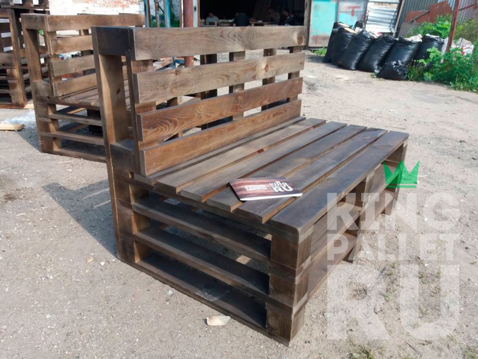 Диван с поддонов на террасу