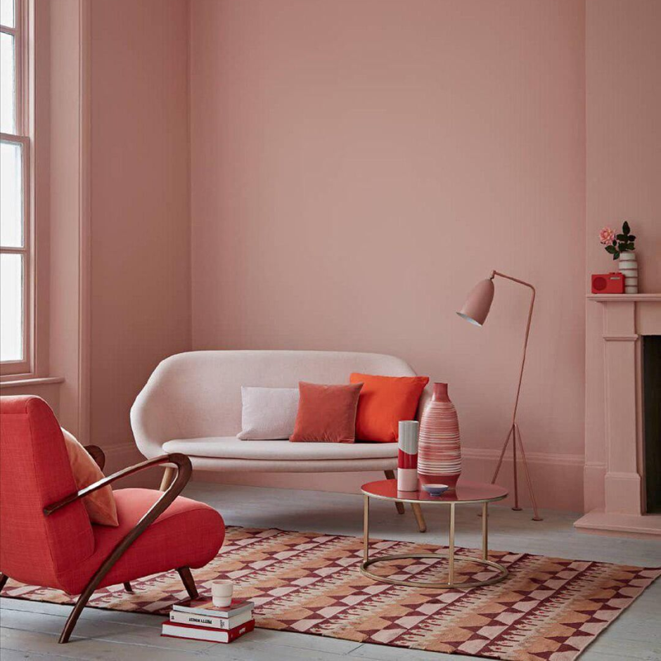 Бледно розовые стены