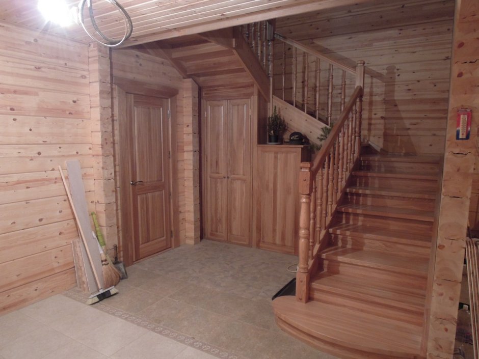 Лестница в бане на второй этаж