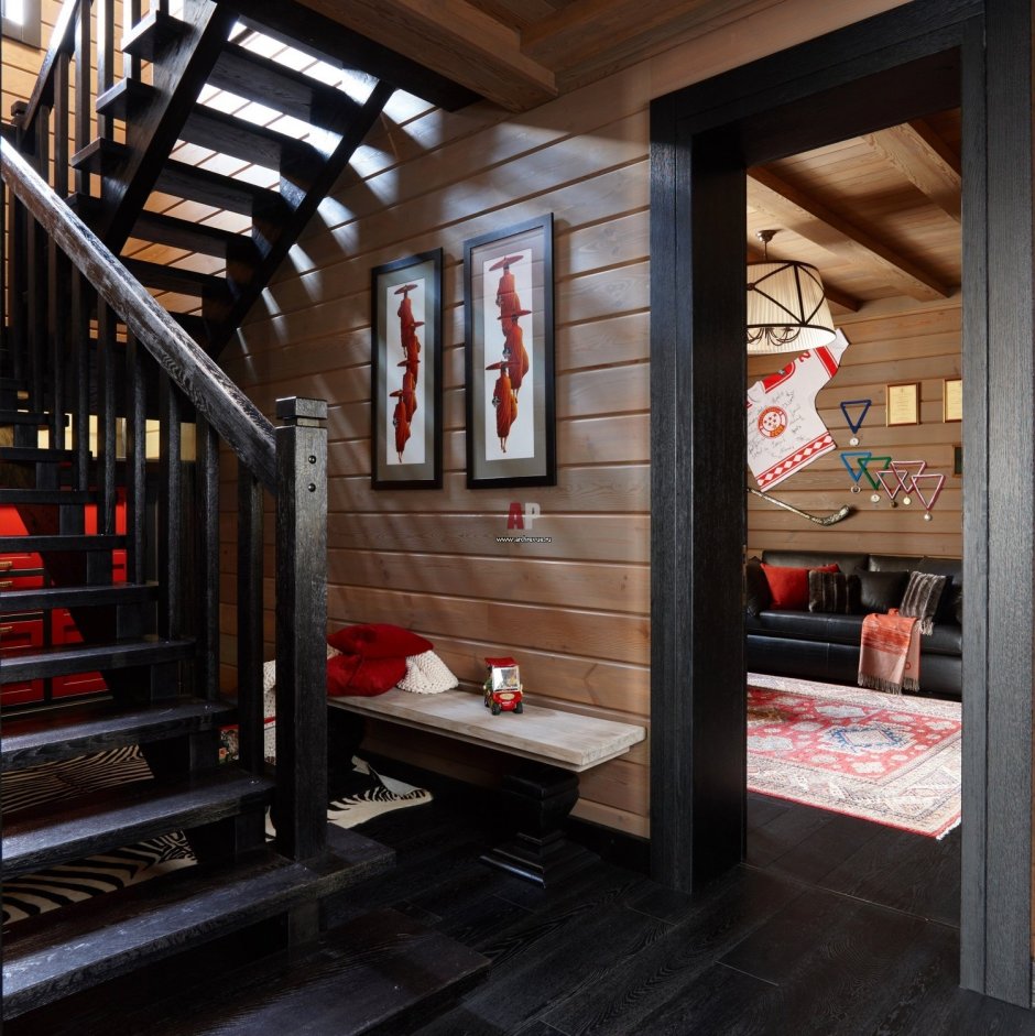 Двухмаршевая лестница на мансардный этаж