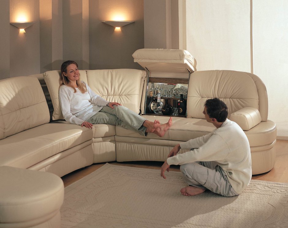 Огромный диван квартира