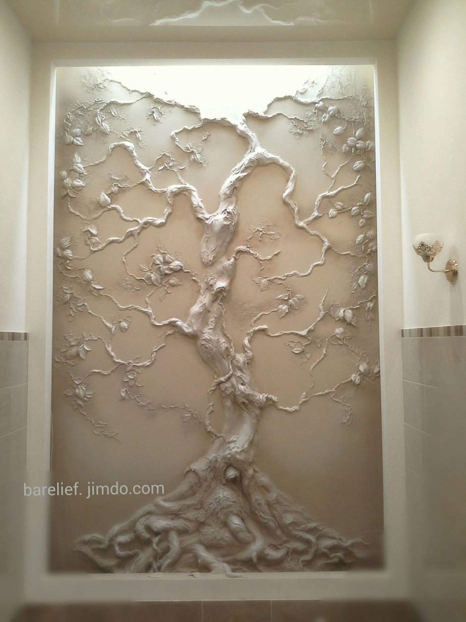 Лепнина дерево на стене