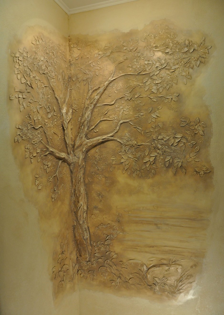 Барельеф на стене