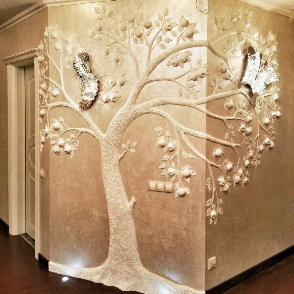 Барельеф дерево на стене