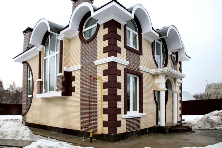 Декор фасада частного дома из полистирола