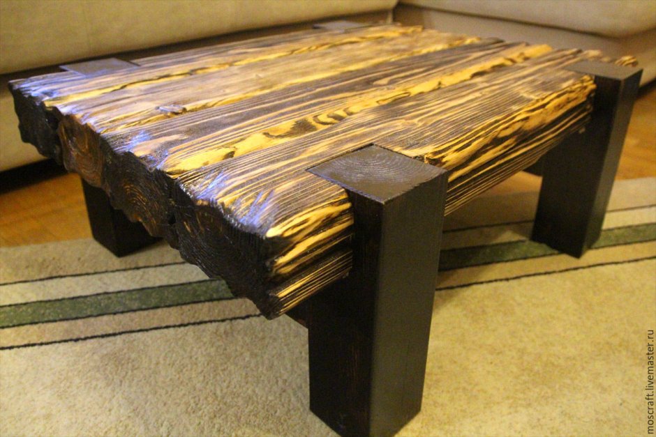 Столик журнальный деревянный