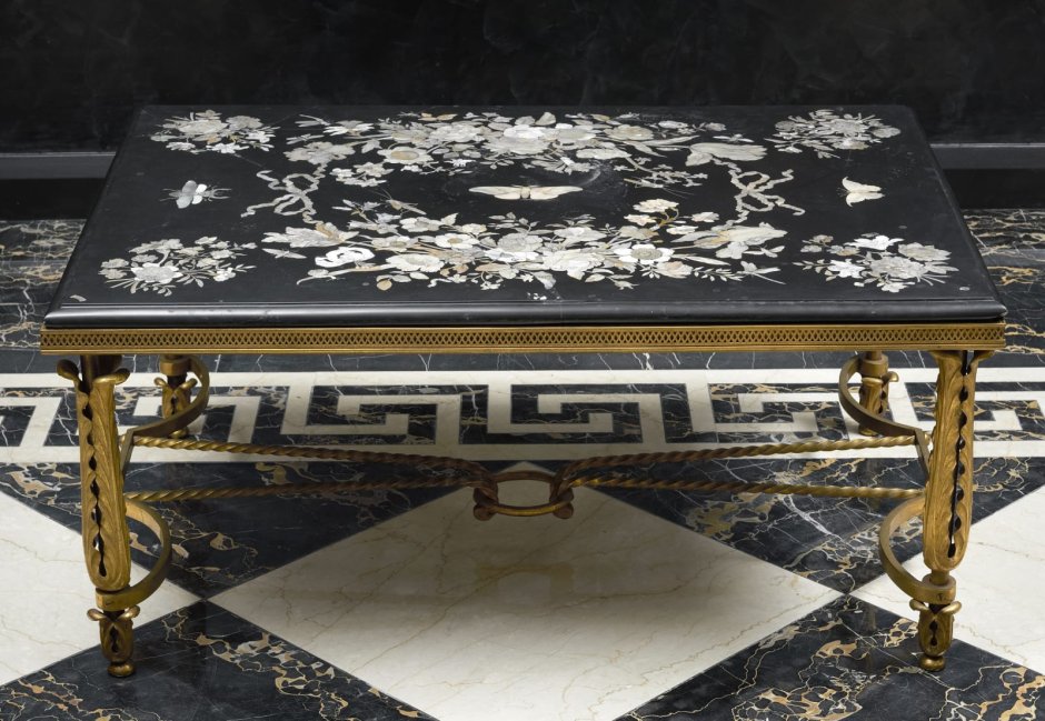 Журнальный столик из дощечек