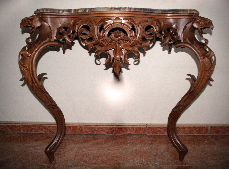 Столик журнальный деревянный