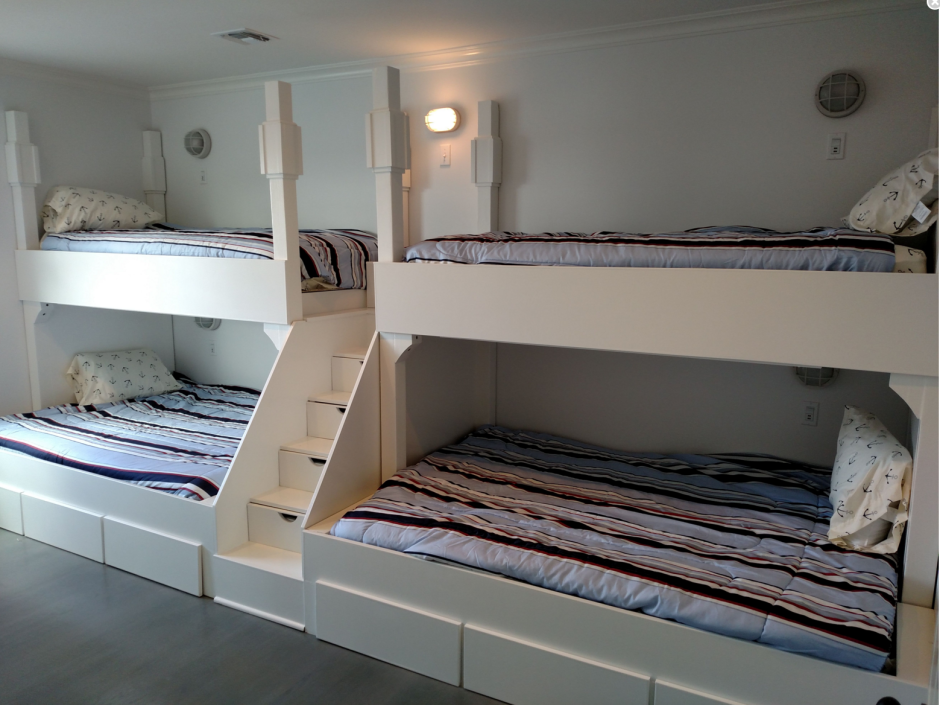 Двухъярусная кровать в морском стиле для детей