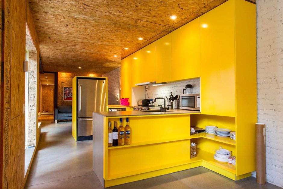 Желтая фанера в интерьере