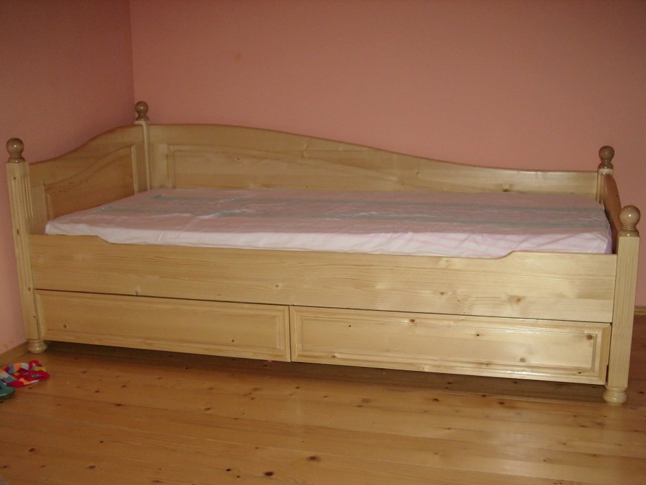 Кровать со спинкой сбоку двуспальная