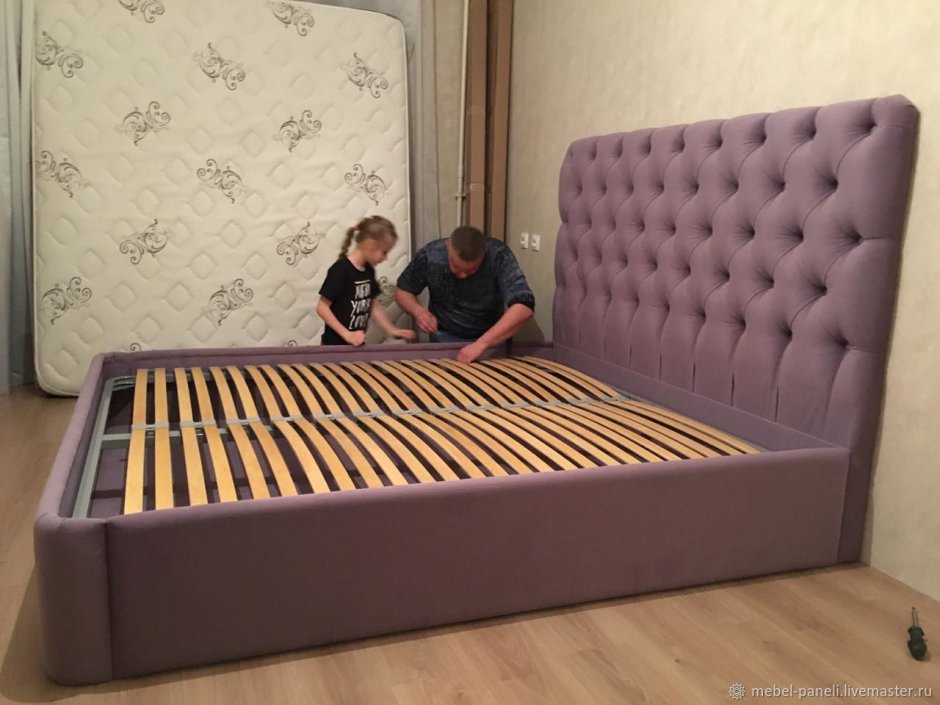 Кровать с мягким изголовьем