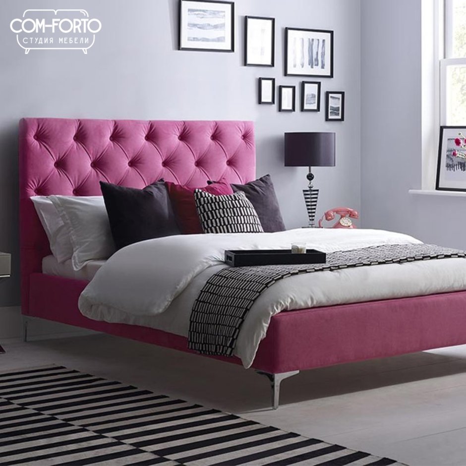 Двуспальная кровать в отеле