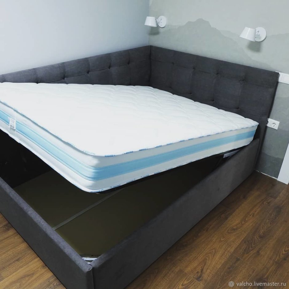 Мягкое изголовье в рамке