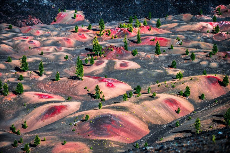 Разноцветные дюны национального вулканического парка Лассен