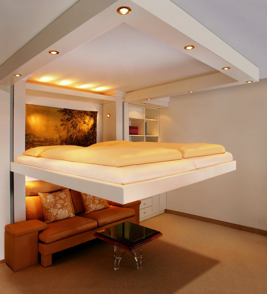 Двуспальная кровать на потолке
