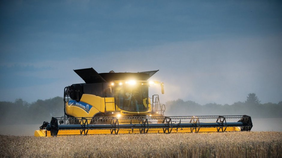 Комбайн Нью Холланд CR 10.90