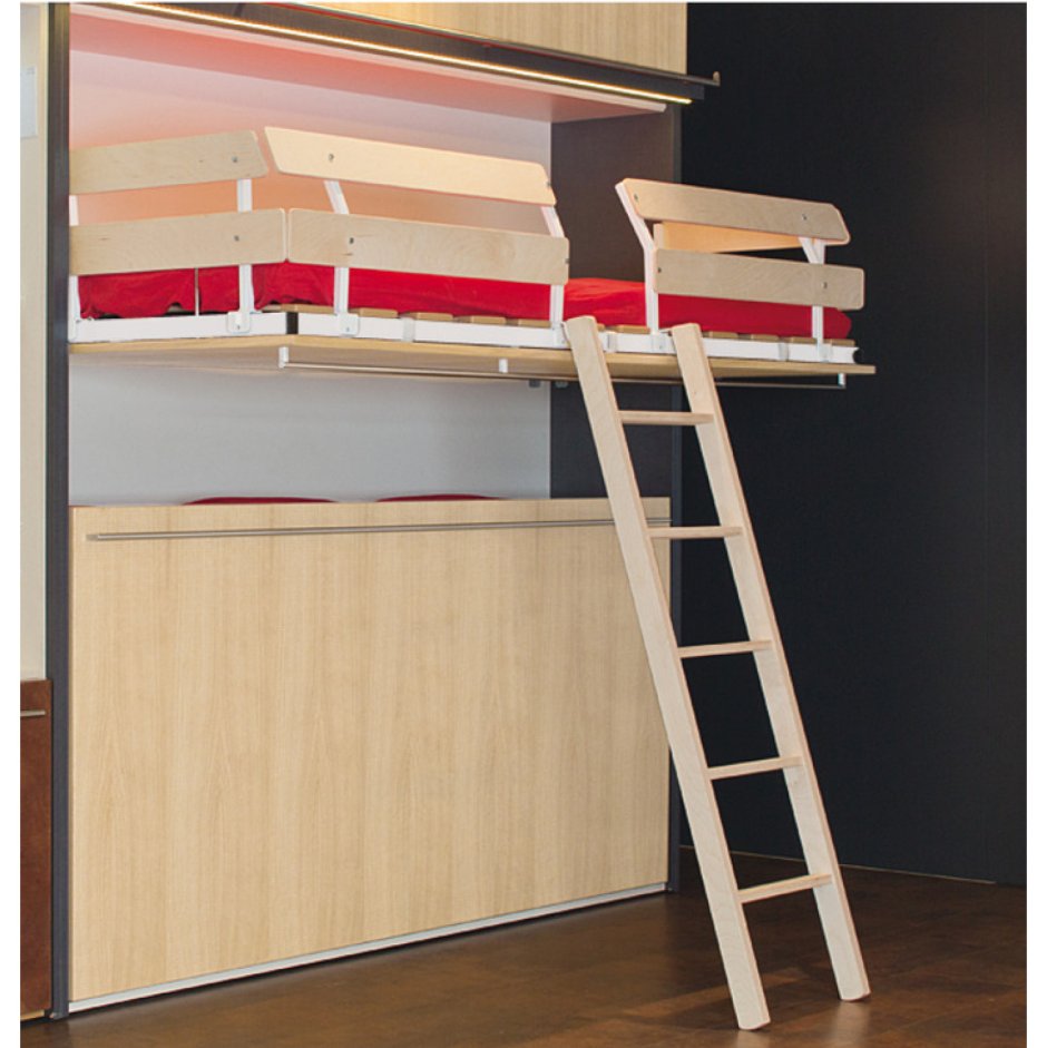 Трехэтажная кровать