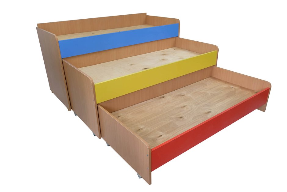 Трехэтажная кровать