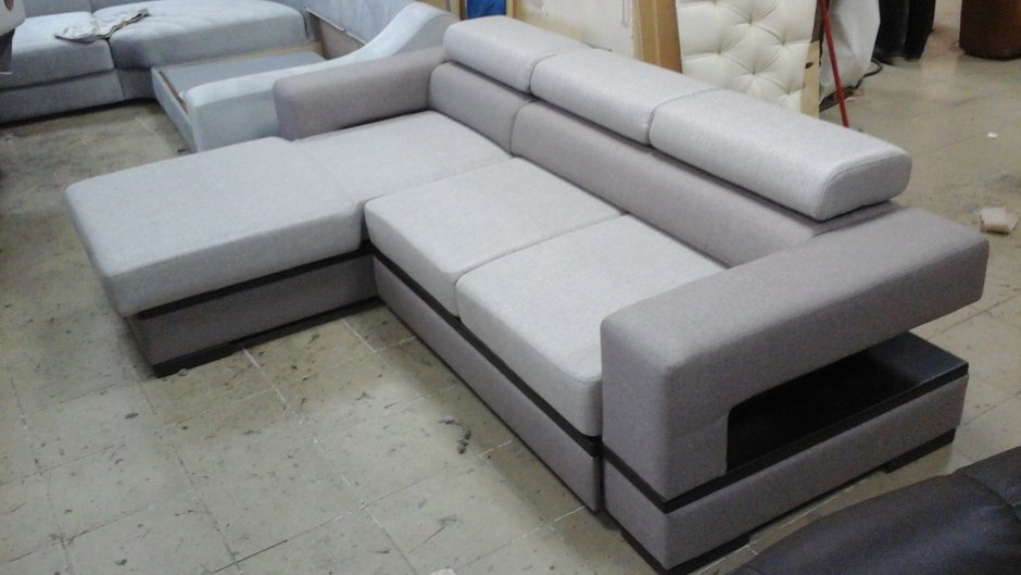 Угловой диван с регулируемыми подголовниками