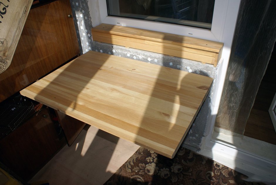 Деревянный откидной стол с креплением
