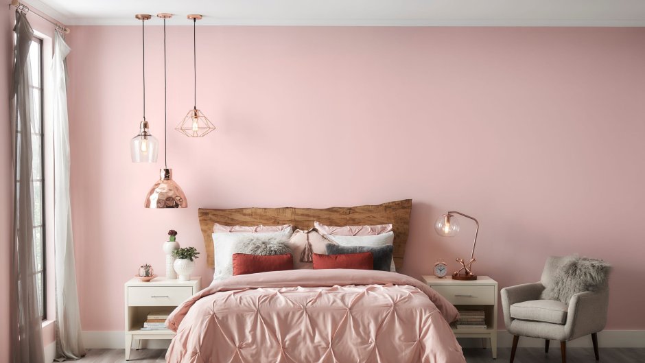 Бледно розовые стены в интерьере