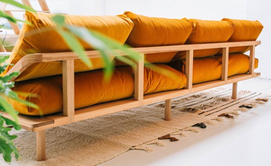 Деревянный каркас и подушки