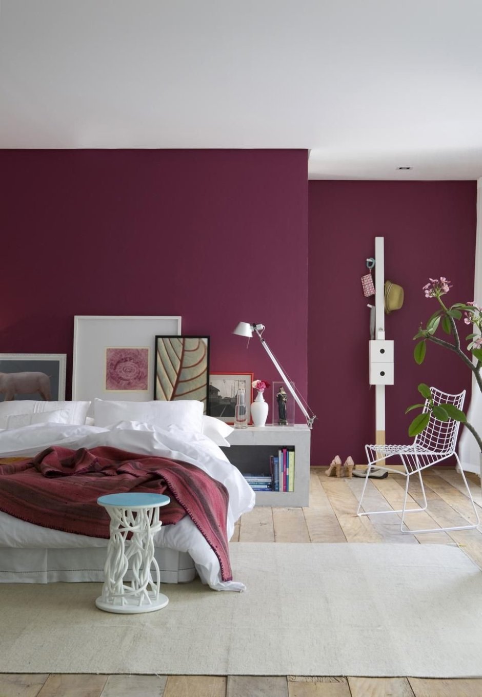 Бордовая спальня