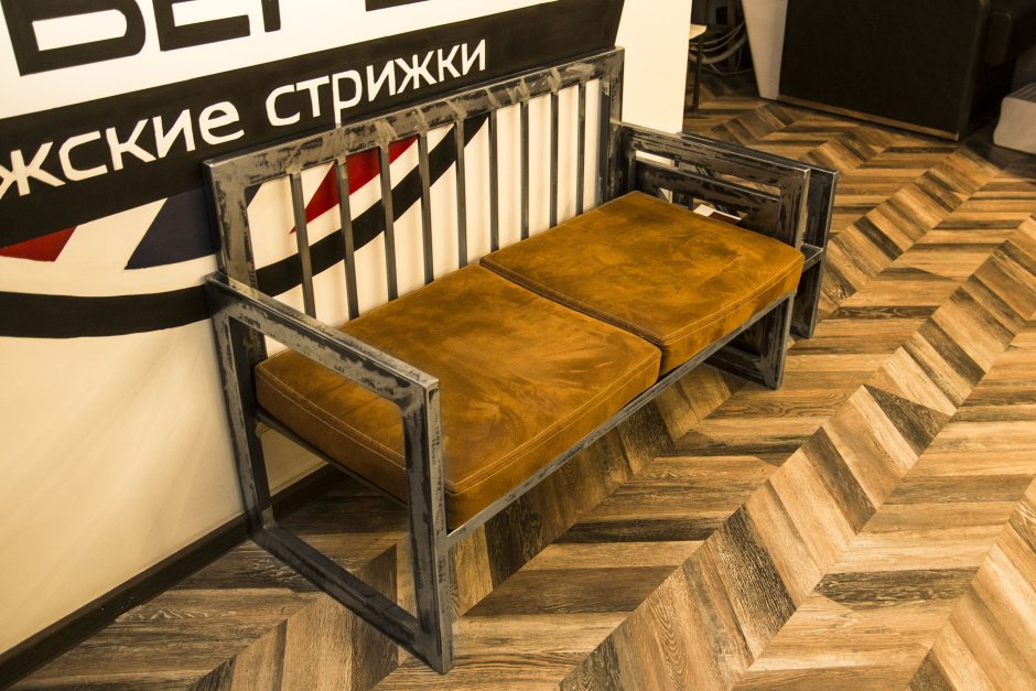 Диванчик из поддонов на балкон