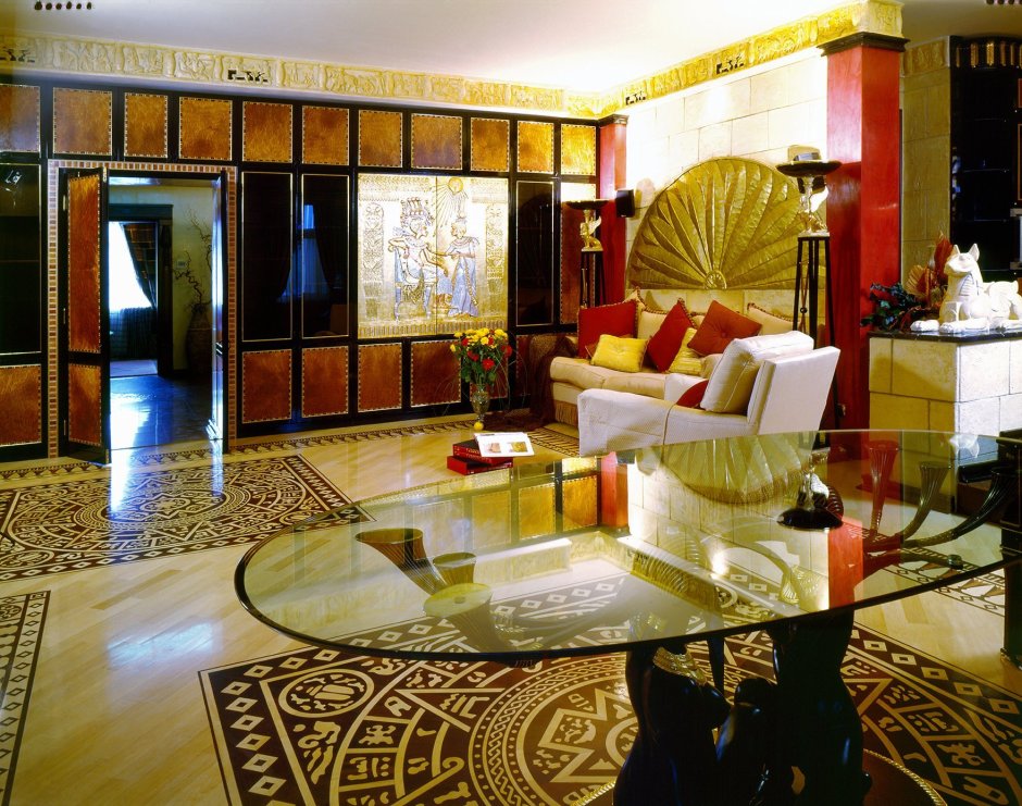 Скульптуры в египетском интерьере