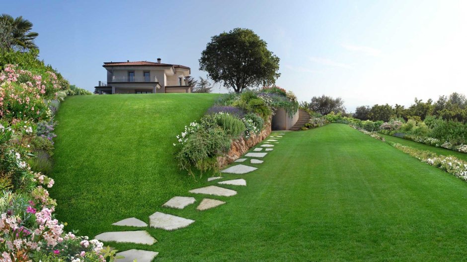 Холмистый ландшафт на участке